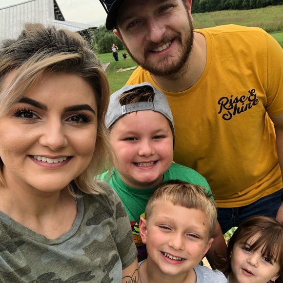 Meet your Posher, Lauren - Picture 6 of 6